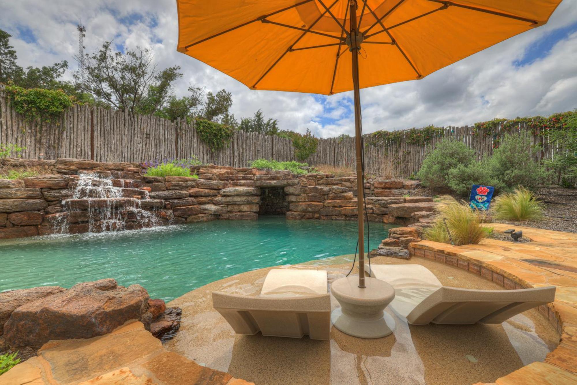 West End Luxury Retreat With Resort Style Pool And Hot Tub! Fredericksburg Zewnętrze zdjęcie