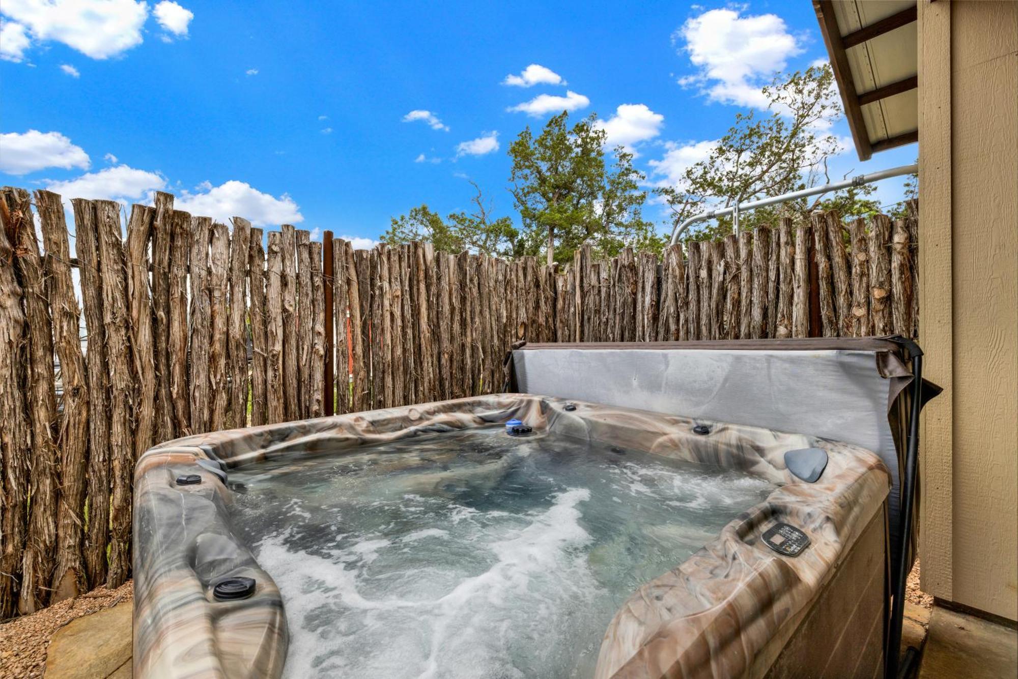 West End Luxury Retreat With Resort Style Pool And Hot Tub! Fredericksburg Zewnętrze zdjęcie